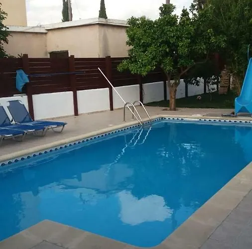 Alekas Pool And Garden Feriehus *