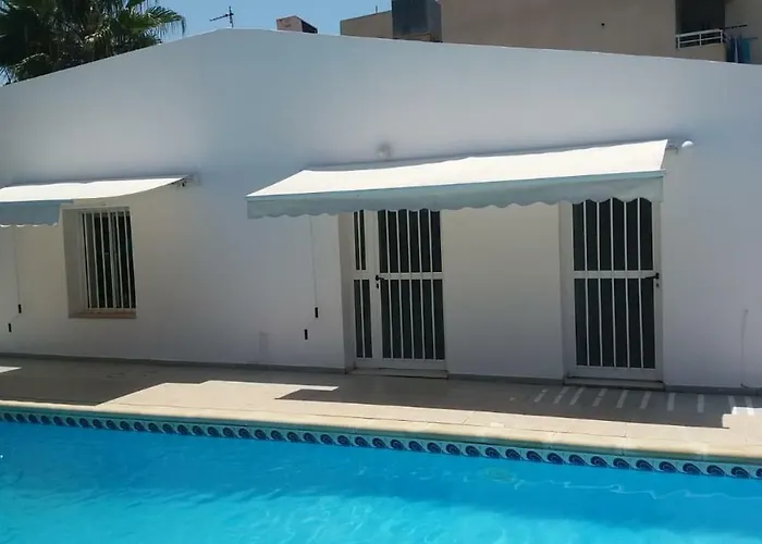 Feriehus Alekas Pool And Garden Paphos